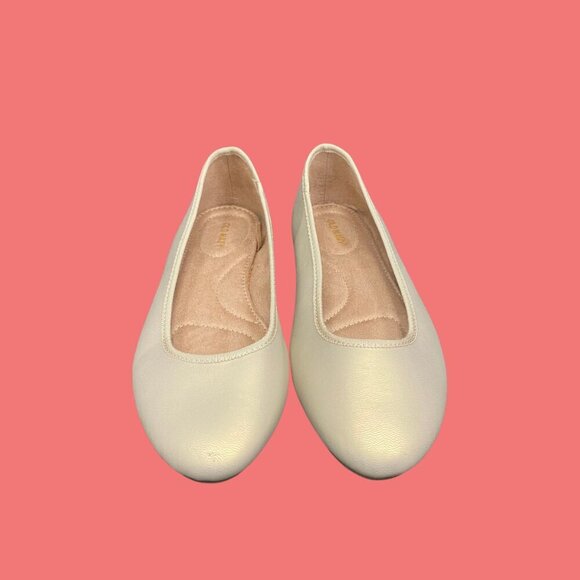 ✨Soft Gold Ballet Flats by Old Navy – Size 9 | Comfy Everyday Essential✨ - Picture 3 of 8
